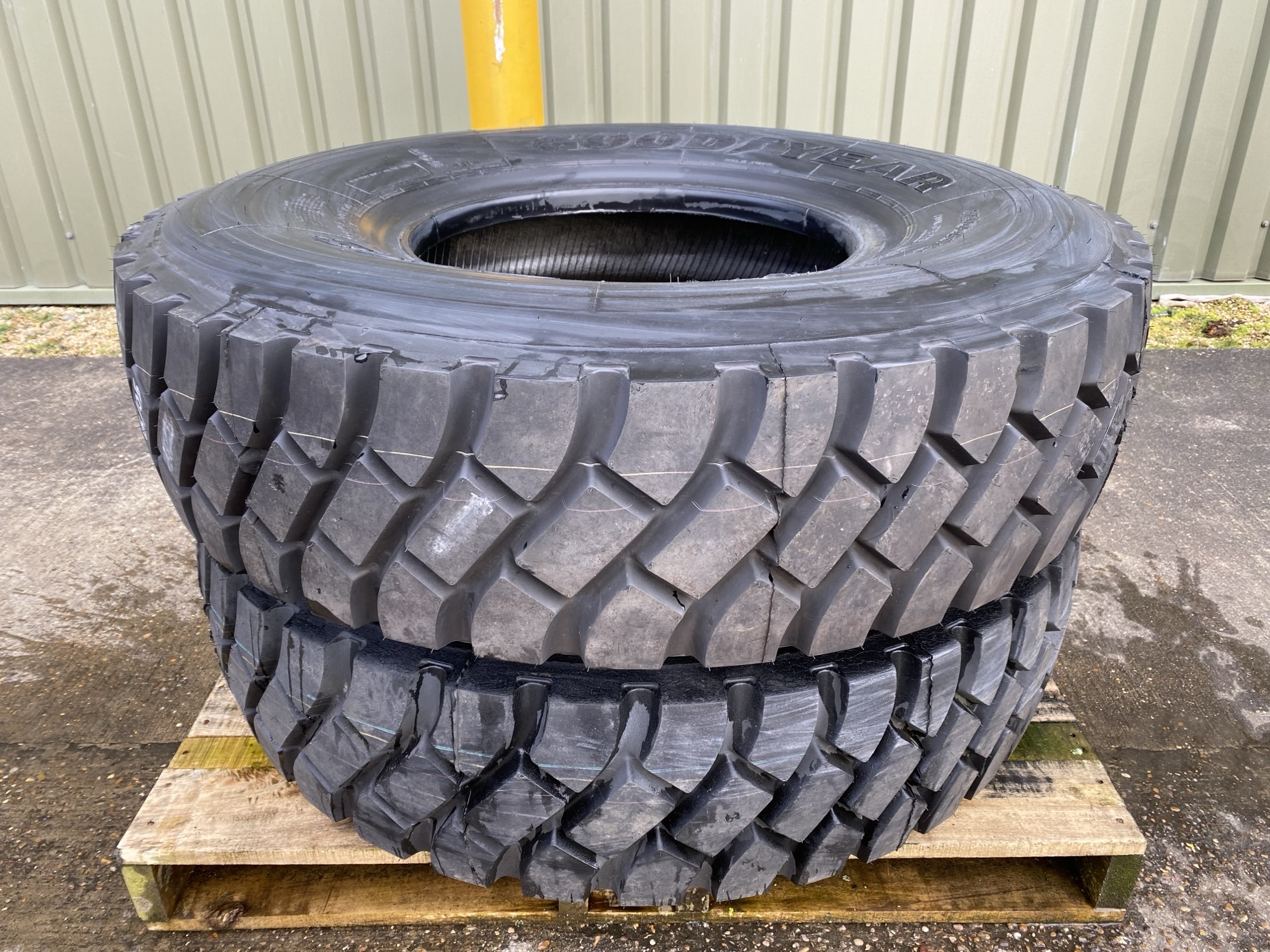 GOODYEAR 18PR 12.00 R20 